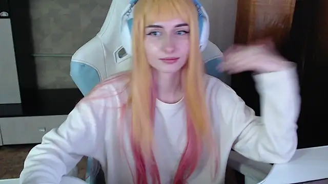 Snapshot of Cutti_Crystal chatting on 02/17/26, 03:14 Cutti Crystal online show from 02/17/26, 03:14