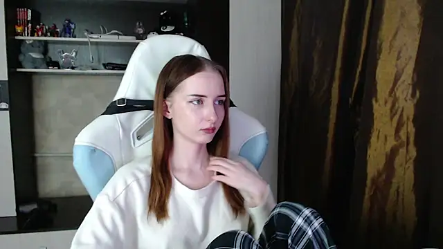 Snapshot of Cutti_Crystal chatting on 03/04/26, 12:49 Cutti Crystal online show from 03/04/26, 12:49