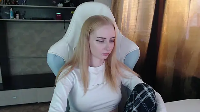 Snapshot of Cutti_Crystal chatting on 03/10/26, 11:26 Cutti Crystal online show from 03/10/26, 11:26