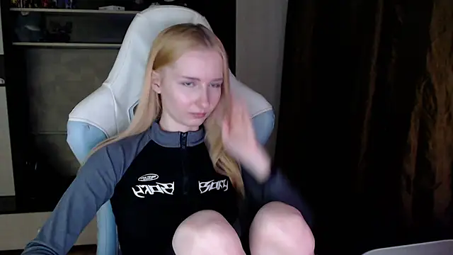 Snapshot of Cutti_Crystal chatting on 03/25/26, 11:55 Cutti Crystal online show from 03/25/26, 11:55