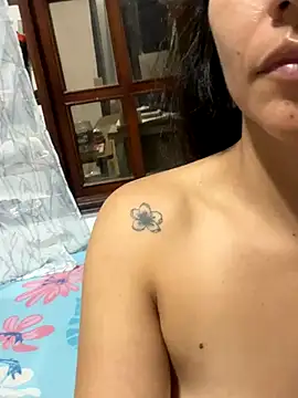 Snapshot of Huitaca_ chatting on 10/16/25, 03:18 Huitaca online show from 10/16/25, 03:18