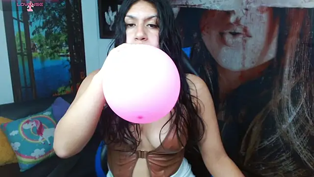 gigi gilt  online show from 06/24/26, 08:41