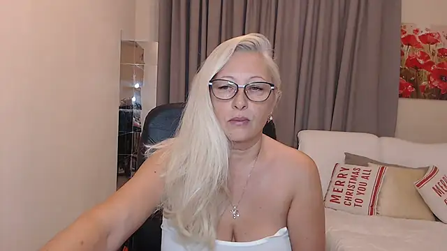 Snapshot of ValeriaSharm chatting on 10/23/25, 10:25 ValeriaSharm online show from 10/23/25, 10:25