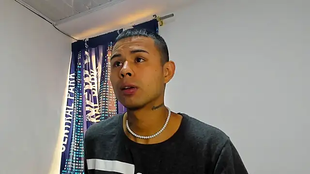 Snapshot of _Logan_Colton_ chatting on 10/11/25, 06:39 Logan Colton online show from 10/11/25, 06:39