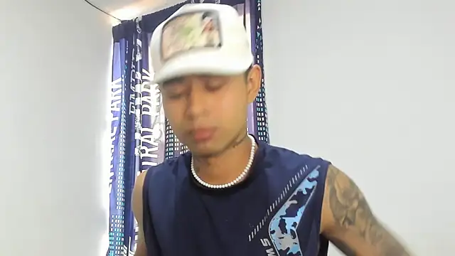 Snapshot of _Logan_Colton_ chatting on 10/17/25, 08:22 Logan Colton online show from 10/17/25, 08:22