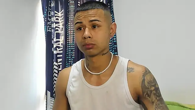 Snapshot of _Logan_Colton_ chatting on 10/22/25, 09:14 Logan Colton online show from 10/22/25, 09:14