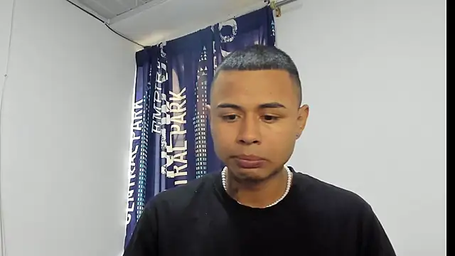 Snapshot of _Logan_Colton_ chatting on 11/14/25, 08:18 Logan Colton online show from 11/14/25, 08:18