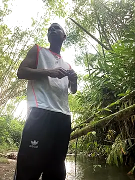 Snapshot of _Logan_Colton_ chatting on 11/22/25, 06:51 Logan Colton online show from 11/22/25, 06:51