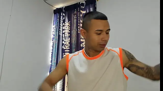 Snapshot of _Logan_Colton_ chatting on 11/26/25, 07:48 Logan Colton online show from 11/26/25, 07:48