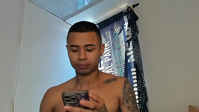 Snapshot of _Logan_Colton_ chatting on 02/11/26, 04:56 Logan Colton online show from 02/11/26, 04:56