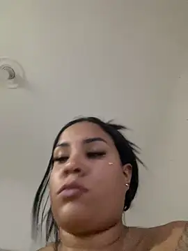 MarianaaSantos online show from 06/18/26, 04:57