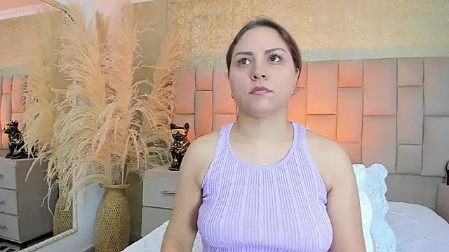 cloesummerr  online show from 12/05/25, 12:47