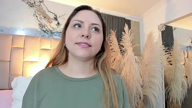 cloesummerr  online show from 04/25/26, 12:30