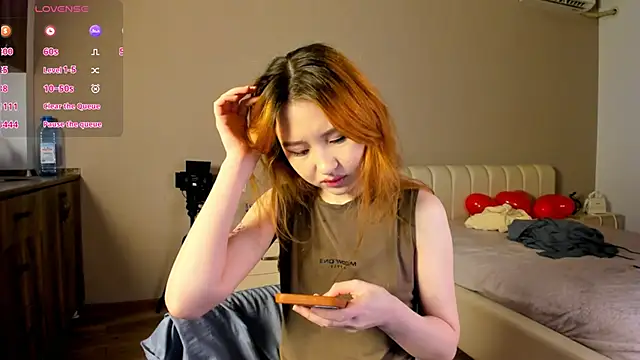 Clarity Yumi online show from 12/15/25, 02:54