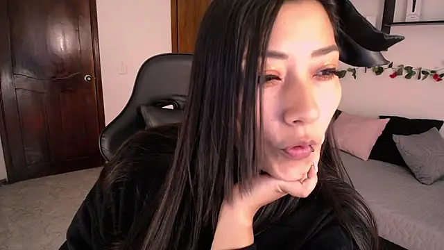 Mia 1120 online show from 10/07/25, 02:03