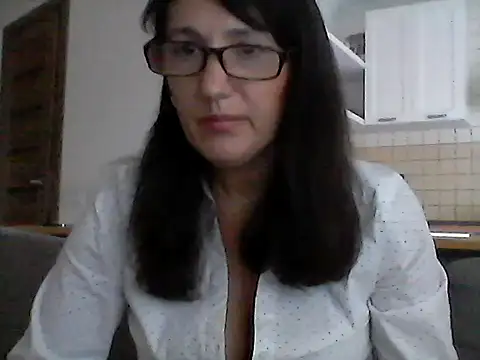 Snapshot of Elena48324 chatting on 09/28/25, 11:15 Elena48324 online show from 09/28/25, 11:15
