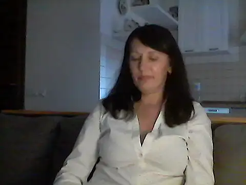 Snapshot of Elena48324 chatting on 10/26/25, 02:45 Elena48324 online show from 10/26/25, 02:45
