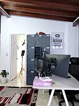 Zafiro  Brown online show from 12/15/25, 09:02