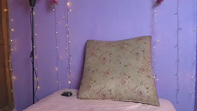 Dafne Mel online show from 10/23/25, 01:21