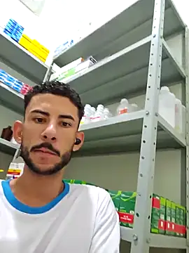 Snapshot of Saraiva2002 chatting on 09/18/25, 01:13 Saraiva2002 online show from 09/18/25, 01:13