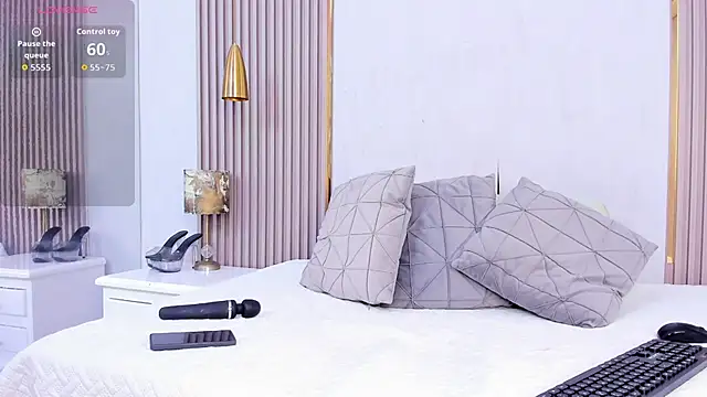 Skylar Smith  online show from 10/16/25, 01:01