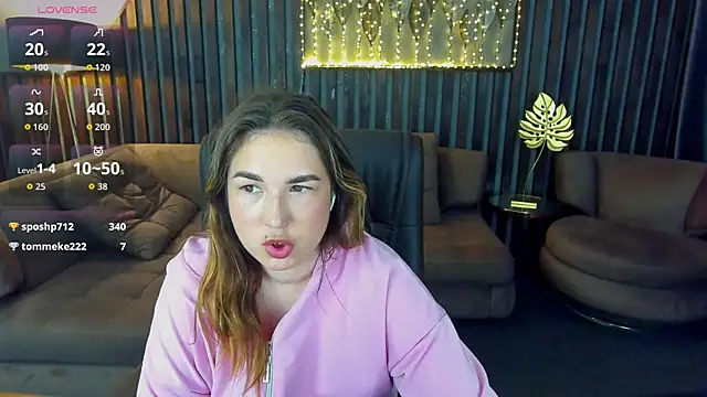 Snapshot of Sofii_darling chatting on 05/30/26, 04:42 Sofii darling online show from 05/30/26, 04:42