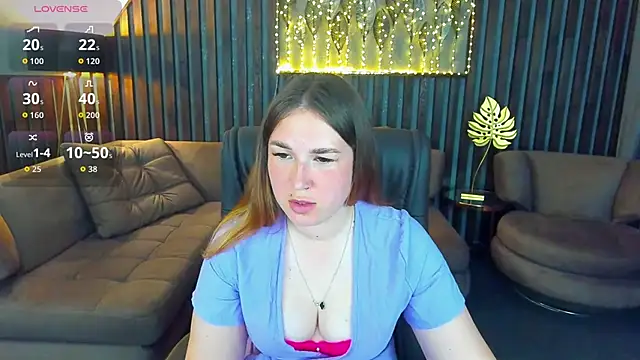Snapshot of Sofii_darling chatting on 06/14/26, 04:31 Sofii darling online show from 06/14/26, 04:31