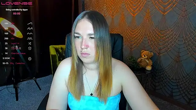 Snapshot of Sofii_darling chatting on 06/20/26, 04:32 Sofii darling online show from 06/20/26, 04:32