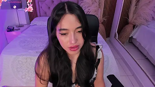 Snapshot of Starbutterflyy_ chatting on 02/07/26, 05:00 Starbutterflyy online show from 02/07/26, 05:00