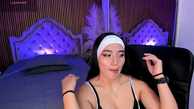 Snapshot of Starbutterflyy_ chatting on 03/04/26, 05:02 Starbutterflyy online show from 03/04/26, 05:02