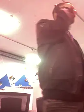 malek xarx  online show from 12/01/25, 03:39