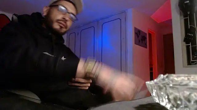 Snapshot of malek_xarx_ chatting on 02/03/26, 01:37 malek xarx online show from 02/03/26, 01:37