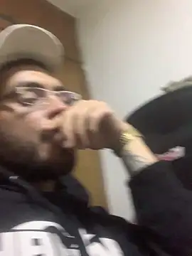 Snapshot of malek_xarx_ chatting on 02/15/26, 02:19 malek xarx online show from 02/15/26, 02:19