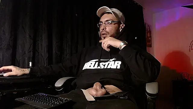 Snapshot of malek_xarx_ chatting on 02/15/26, 07:51 malek xarx online show from 02/15/26, 07:51