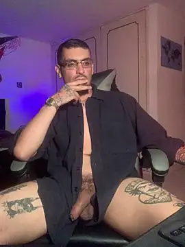 Snapshot of malek_xarx_ chatting on 03/07/26, 04:20 malek xarx online show from 03/07/26, 04:20