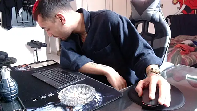 Snapshot of malek_xarx_ chatting on 03/09/26, 02:10 malek xarx online show from 03/09/26, 02:10