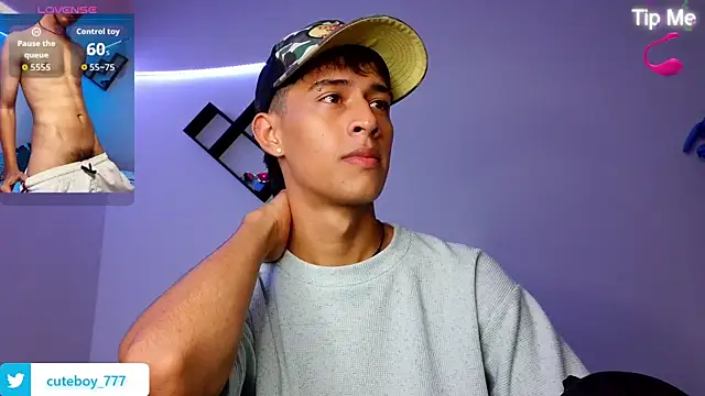 Snapshot of Danny_cute_05 chatting on 10/14/25, 03:40 Danny cute 05 online show from 10/14/25, 03:40