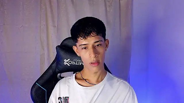 Snapshot of Danny_cute_05 chatting on 02/14/26, 07:05 Danny cute 05 online show from 02/14/26, 07:05