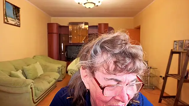 Betty Brick online show from 01/08/26, 02:30