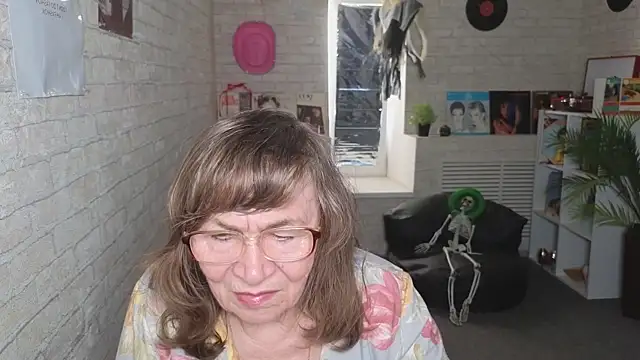 Betty Brick online show from 05/21/26, 02:13