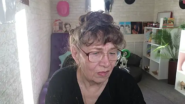 Betty Brick online show from 05/23/26, 03:27