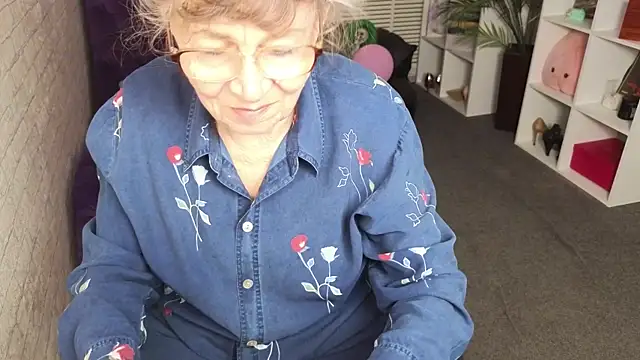 Betty Brick online show from 05/27/26, 05:21