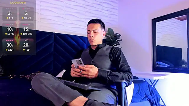 Snapshot of Dustin_Sonne chatting on 10/03/25, 03:25 Dustin Sonne online show from 10/03/25, 03:25