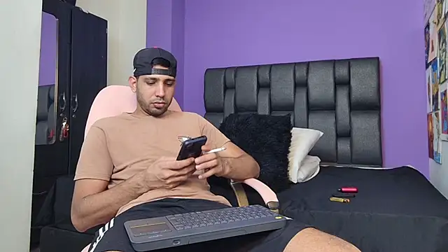 Snapshot of ashtoncooperr chatting on 09/27/25, 06:35 ashtoncooperr online show from 09/27/25, 06:35