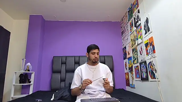 Snapshot of ashtoncooperr chatting on 10/17/25, 07:27 ashtoncooperr online show from 10/17/25, 07:27