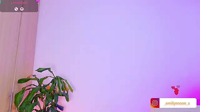 Snapshot of onlyemily_ chatting on 05/01/26, 12:59 onlyemily online show from 05/01/26, 12:59