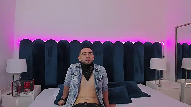 Snapshot of Lushian_ chatting on 09/08/25, 02:27 Lushian online show from 09/08/25, 02:27