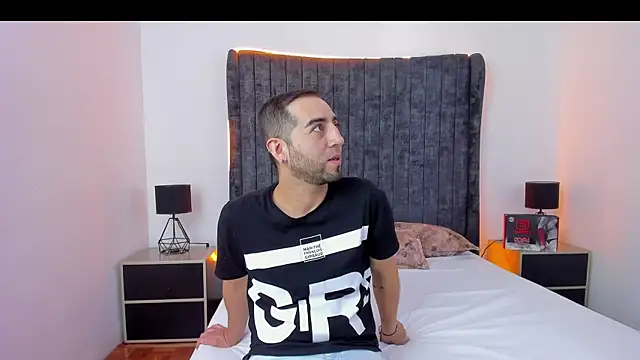 Snapshot of Lushian_ chatting on 11/14/25, 02:49 Lushian online show from 11/14/25, 02:49