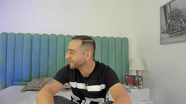 Snapshot of Lushian_ chatting on 11/20/25, 03:01 Lushian online show from 11/20/25, 03:01