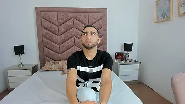 Snapshot of Lushian_ chatting on 11/27/25, 03:03 Lushian online show from 11/27/25, 03:03